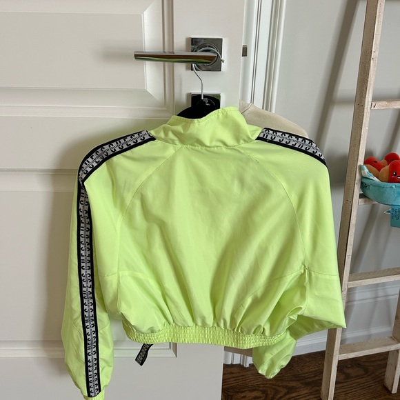 cropped wind breaker - Picture 4 of 4